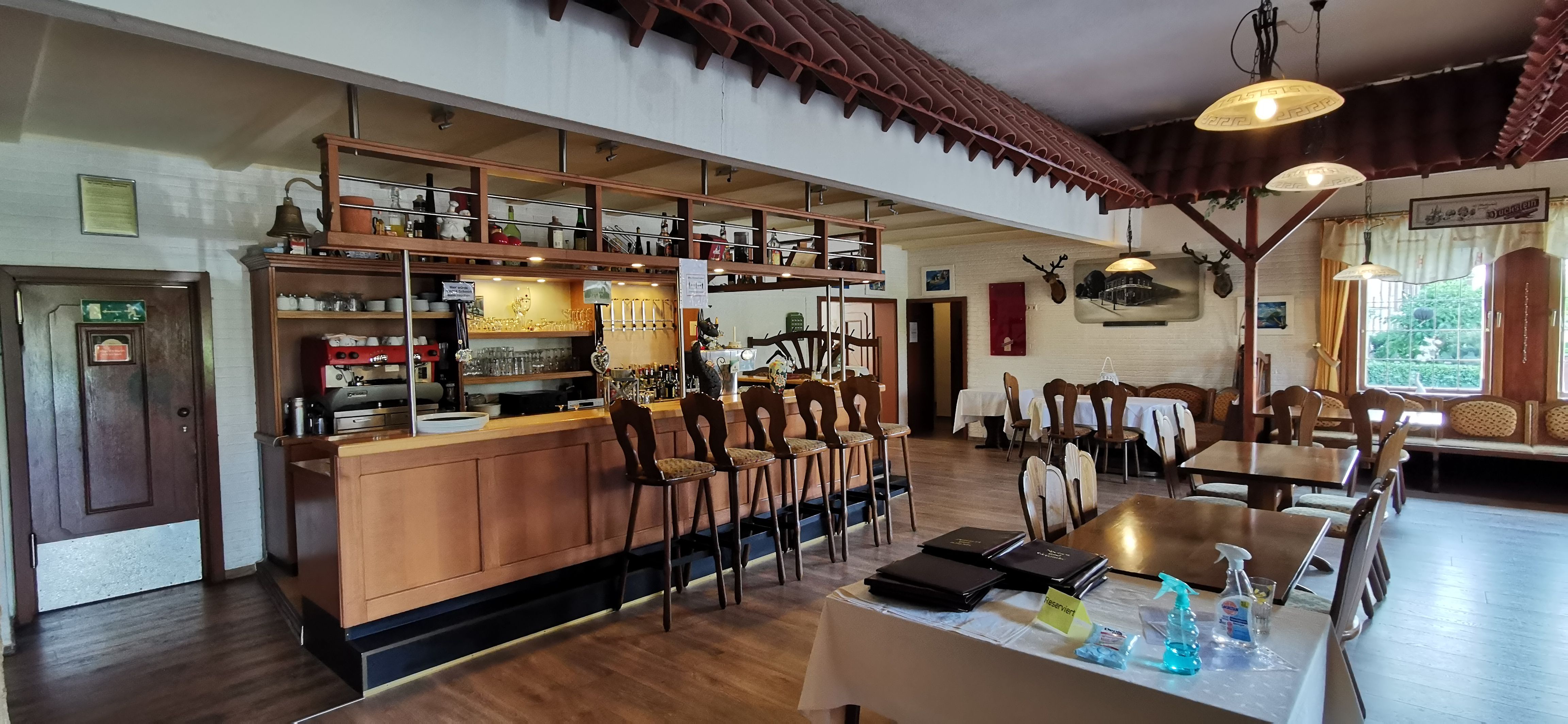 Restaurant im 4 Familienhaus...